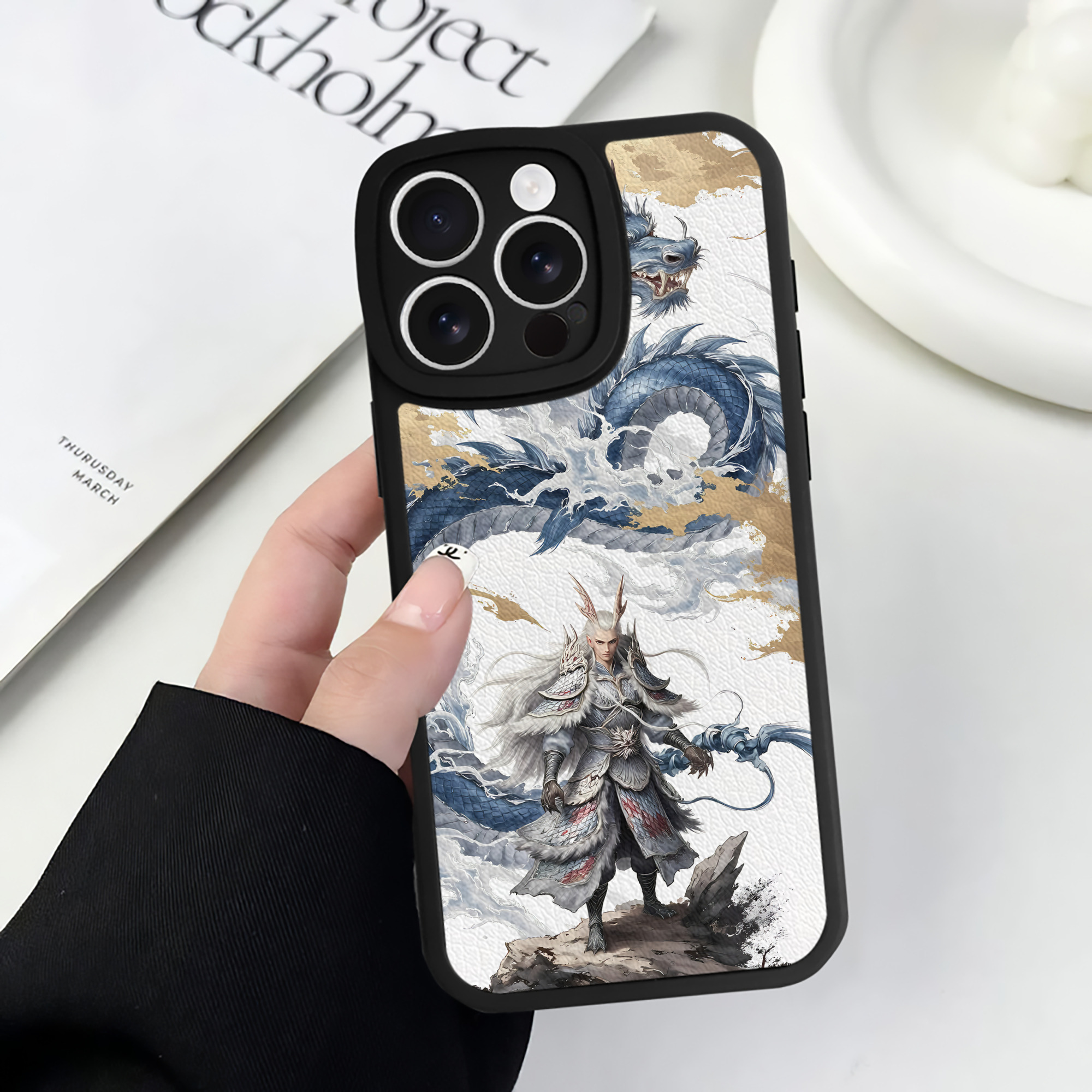 （画像用） Ne Zha 2 ナタ 魔童の大暴れ 【iPhone 16シリーズ対応】シリコンスマホケース（レザー調） 材質：シリコン
